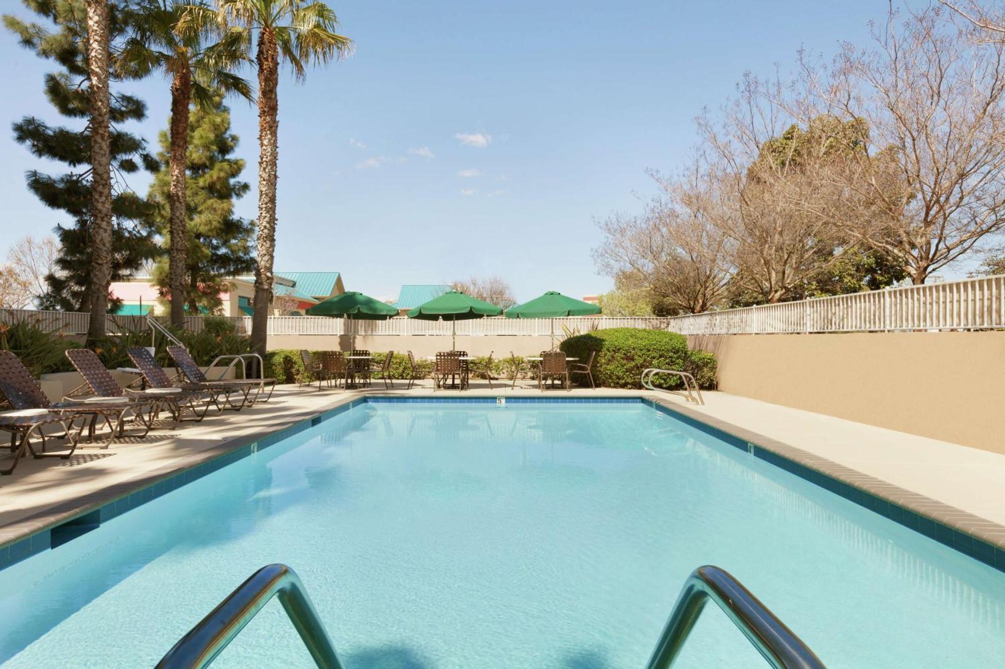 Hilton Garden Inn Gilroy Eksteriør bilde